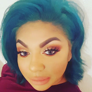 Meet your Posher, Nikia